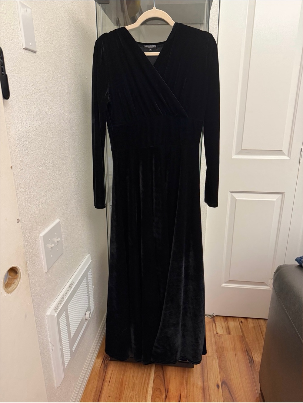 Urban Coco Elegant Black Velvet Long Sleeve V-Neck Maxi Dress Sz M Stretchy - Picture 3 of 11